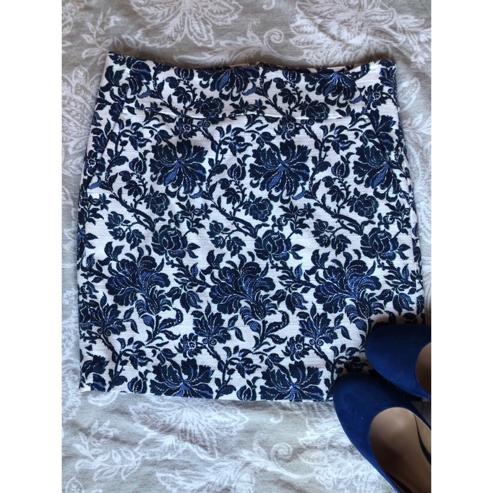 Ann Taylor textured floral skirt-blue/black/white